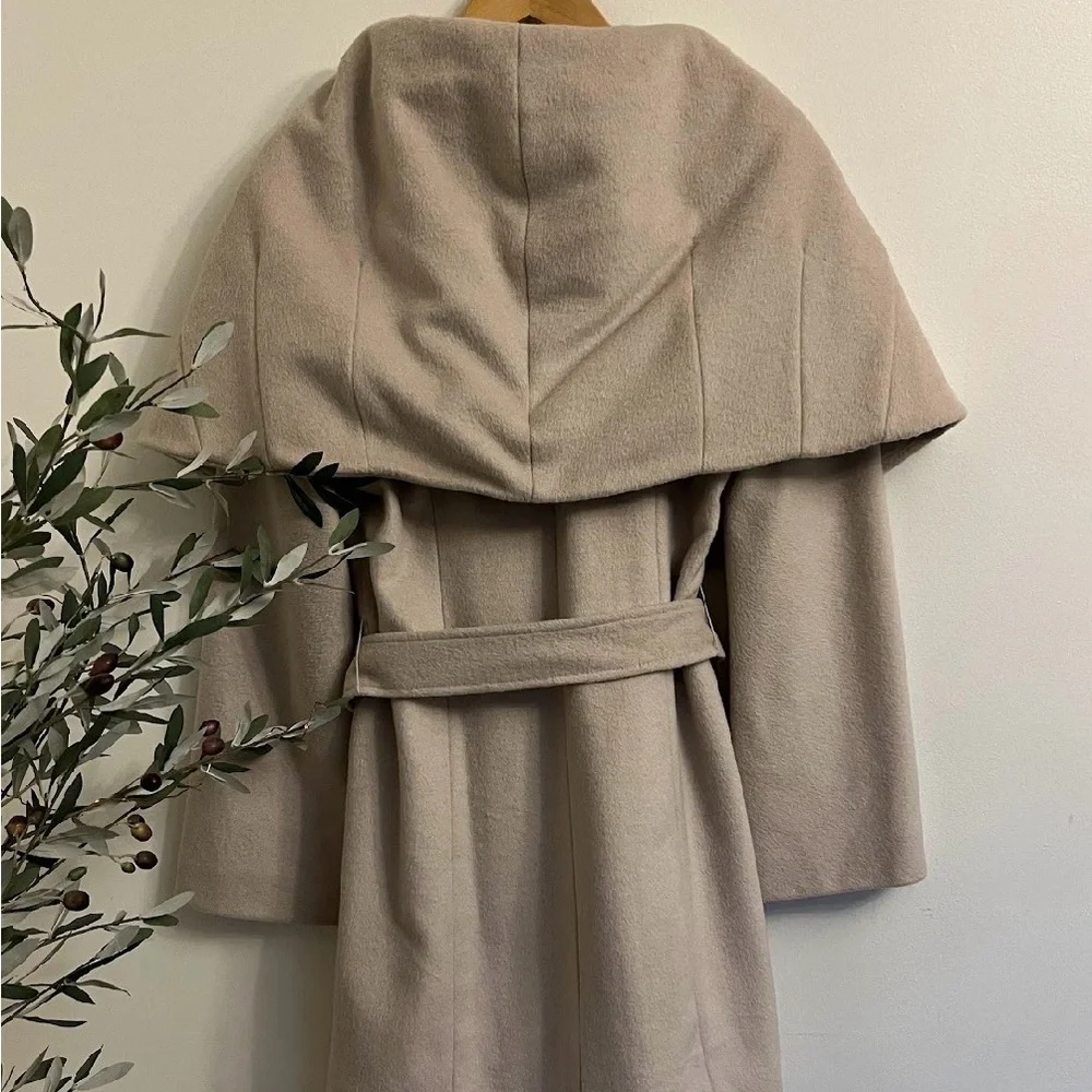 Tahari coat - Picture 2 of 3